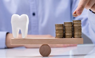 Graphic of a tooth and a clipboard